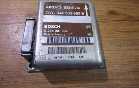 Audi A4 S4 B5 8D Airbag control unit/module 8a0959655b 0285001037