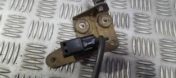 Mazda 323 F Turbo solenoid valve