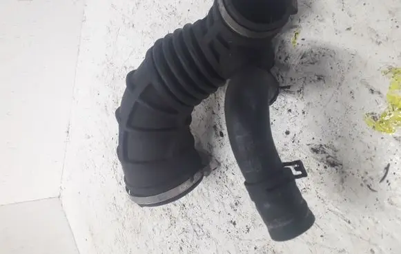 Opel Vectra C Turbo air intake inlet pipe/hose 1301637