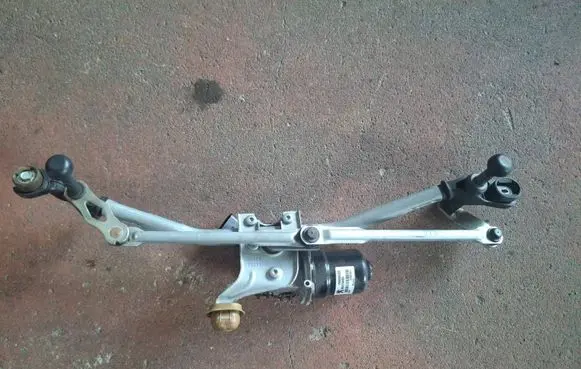 Peugeot 208 II Front wiper linkage and motor 9824784980 W000085339