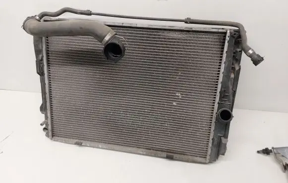BMW 1 E81 E87 Coolant radiator 752183810 7169600