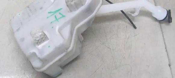 Windshield washer fluid reservoir/tank