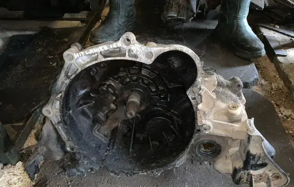 Mitsubishi Lancer Manual 5 speed gearbox F5M221 F5M221FRME QX5114