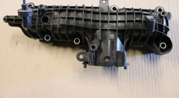 Volvo XC40 Intake manifold 32208722