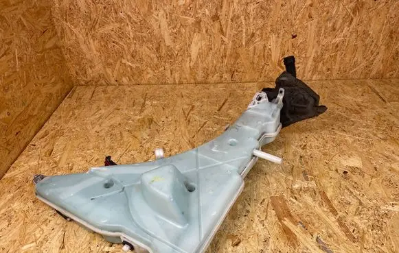 Windshield washer fluid reservoir/tank