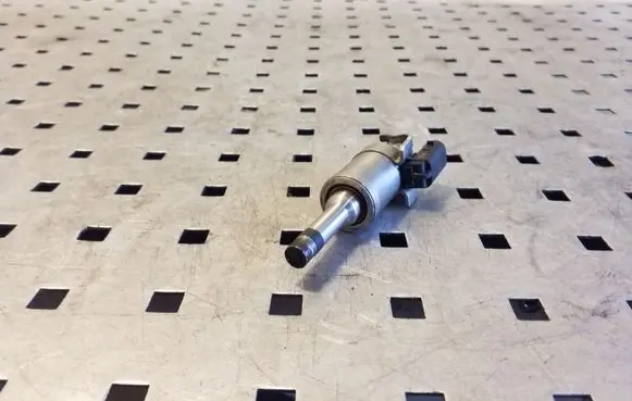 Ford Focus Fuel injector DM5G9F593AA 0261500221