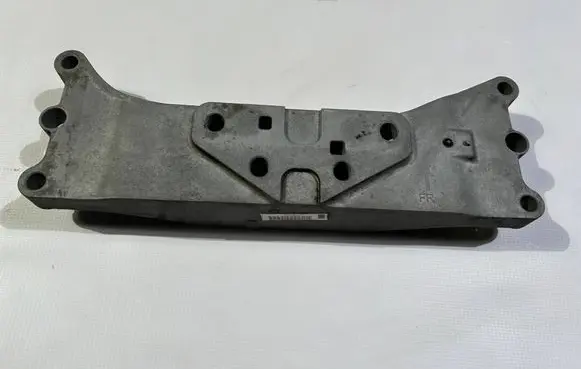Gearbox mounting bracket