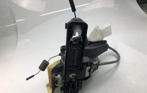 Mercedes-Benz E W212 Coupe door lock (next to the handle) A0997200435