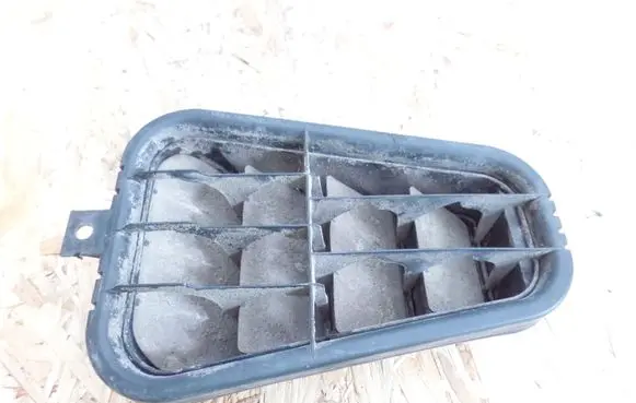 Audi A4 S4 B6 8E 8H Quarter panel pressure vent 8E0819181