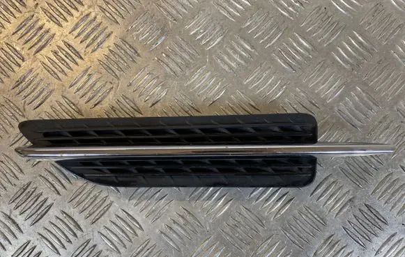 Mercedes-Benz SLK R172 Fender grill A1726900379