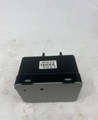Mercedes-Benz GL X164 Central locking vacuum pump 0008002548 2080240105