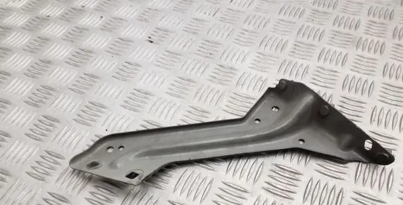 Audi Q5 SQ5 Fender mounting bracket 8R0821135