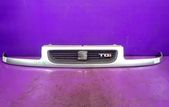 Seat Toledo II (1M) Front grill 