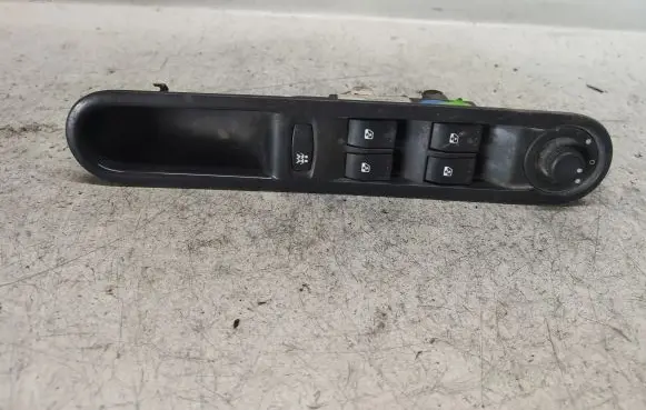 Renault Espace - Grand espace IV Electric window control switch 8200328426