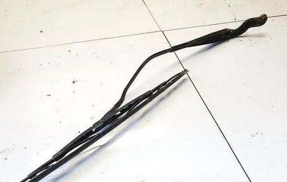 Front wiper blade arm