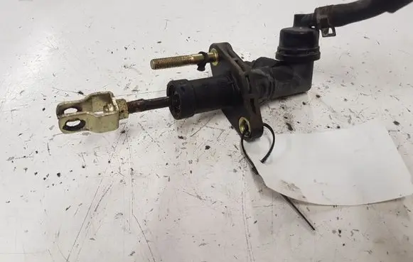 KIA Carens I Clutch master cylinder