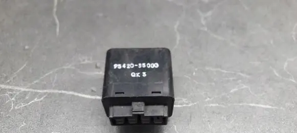 Hyundai Excel II Fuel pump relay 9542033000