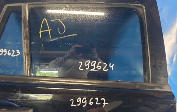 Dodge Caliber Front windscreen/windshield window 5074218AA