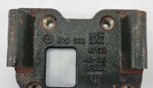 Volkswagen PASSAT B5.5 Generator/alternator bracket 07D903289C