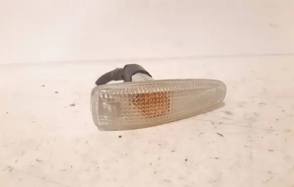 Mitsubishi Outlander Front fender indicator light