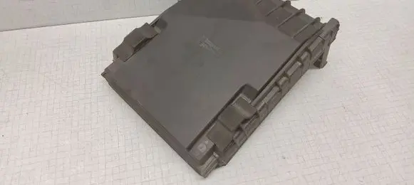 Volkswagen PASSAT B6 Fuse box cover 1K0937132F