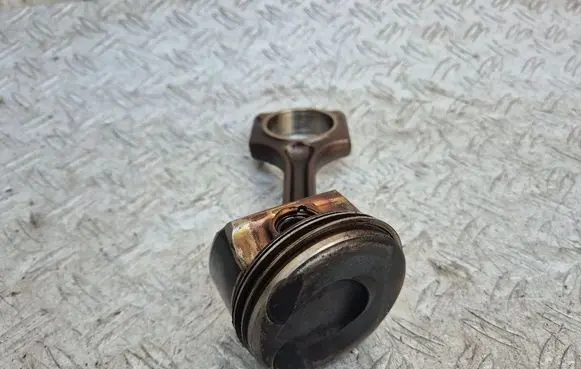Mini One - Cooper Coupe R56 Piston with connecting rod 77L51