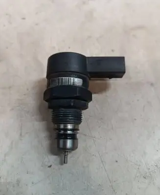 BMW 5 E60 E61 Fuel pressure regulator 0281002481