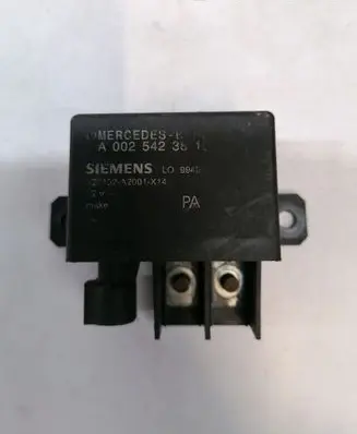 Mercedes-Benz E W210 Charging relay A0025423819