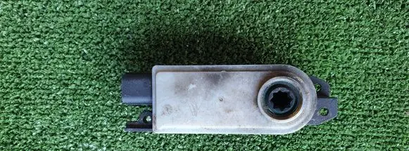 Ford Explorer VI Radiator active air flap actuator L1MB-8476-AA