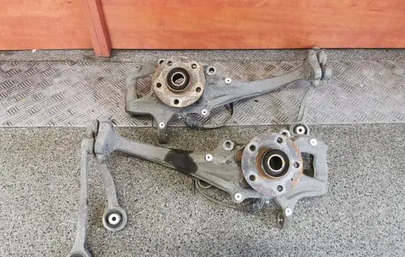 Audi A5 8T 8F Front wheel hub spindle knuckle 8K0407258E