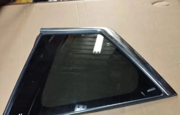 Peugeot 4007 Rear side window