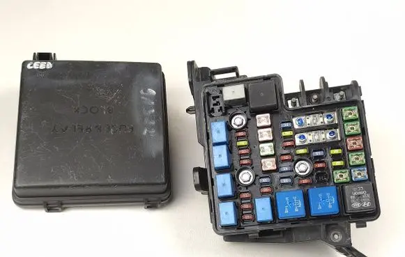 KIA Ceed Fuse box set 919501H040 20260427HCR1039 919502H010