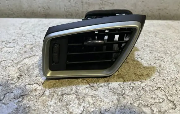 Nissan Qashqai Dashboard side air vent grill/cover trim 687614EA0A 687614EH0A PGG5LZ00