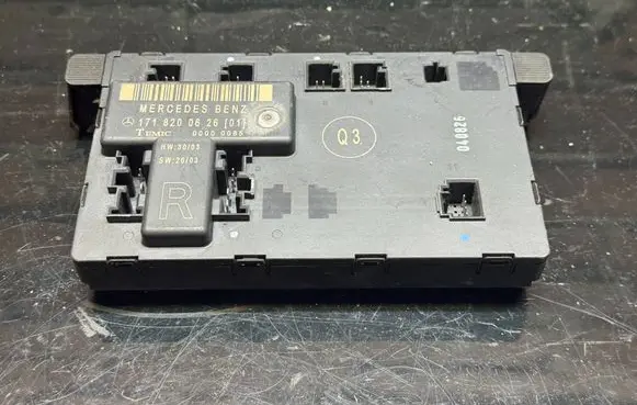 Mercedes-Benz SLK R171 Door control unit/module 1718200626 00000085
