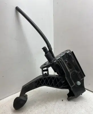 Audi A2 Clutch pedal 8Z1721388A