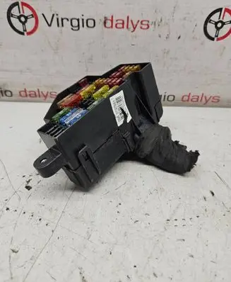 Volkswagen PASSAT B6 Fuse module 2062737661