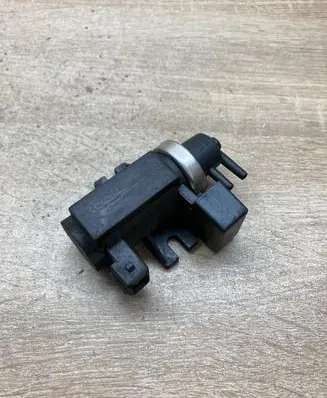 BMW 5 E60 E61 Vacuum valve 2247906