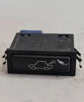 BMW 5 E39 Tailgate opening switch 8365579 6131 459700