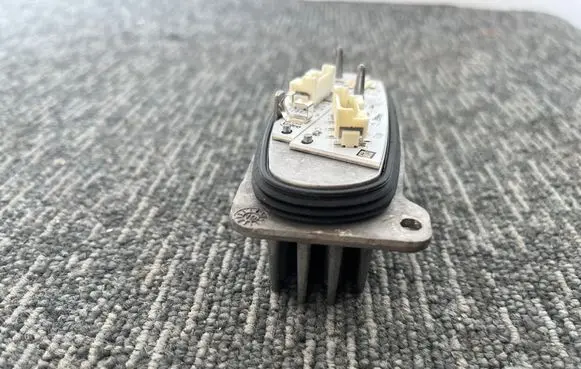Seat Leon IV Voltage converter/converter module 90166374 B200731081