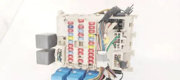 Nissan Primera Fuse box set 24350AV700 0225041
