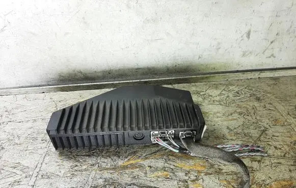 Volvo V70 Sound amplifier 30752259