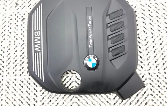 BMW 5 G30 G31 Engine cover (trim) 8579541