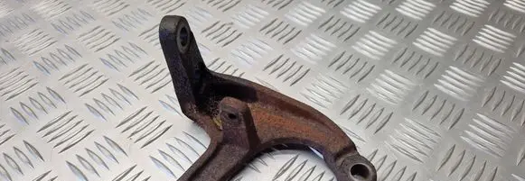 Toyota RAV 4 (XA20) Engine mounting bracket