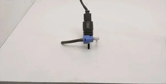 Volkswagen Fox Windscreen/windshield washer pump 1J0973722