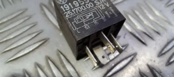 Volkswagen Golf II Other relay 191955529