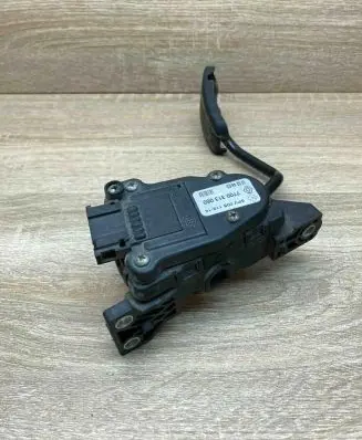 Renault Trafic II (X83) Accelerator throttle pedal 7700313060 6PV008119 WithPlug