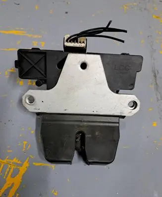 Ford Mondeo MK IV Loading door lock