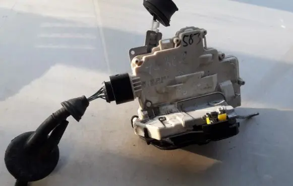 Audi A6 S6 C6 4F Rear door lock 4F0839015A