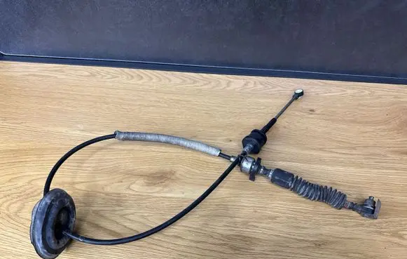 Dodge Caliber Gear shift cable linkage 68024360AA