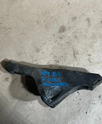 Audi A4 S4 B7 8E 8H Engine mounting bracket 8E0199307S 898812